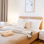 Rentero Varsavska Residence, *