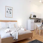 Rentero Varsavska Residence, * Praag