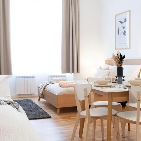 Rentero Varsavska Residence, * Praag